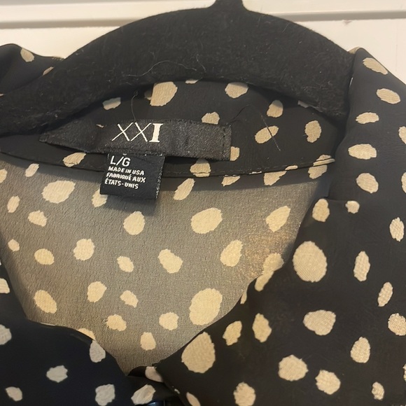 Polka Dot Sleeveless Blouse - Picture 2 of 5